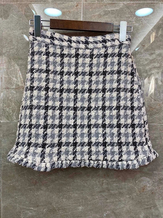 

2020 autumn and winter new women's V-neck houndstooth woven long-sleeved top + half skirt casual set 1018