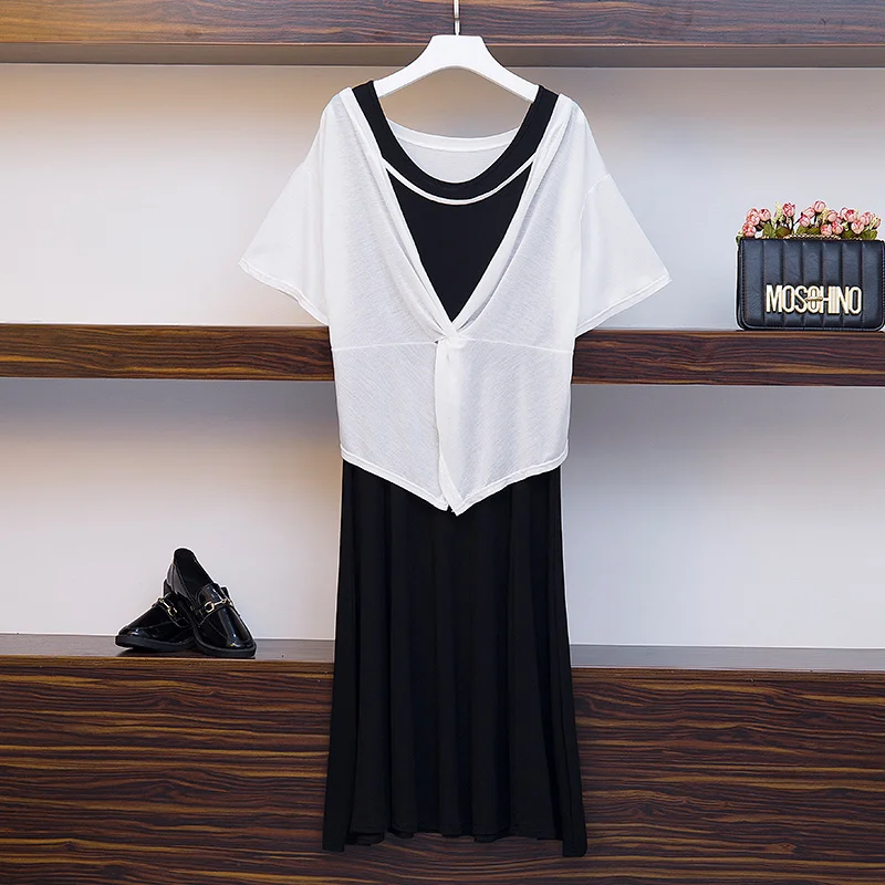 Фактическая фотография нового типа онлайн Красной океанской юбки показывающей