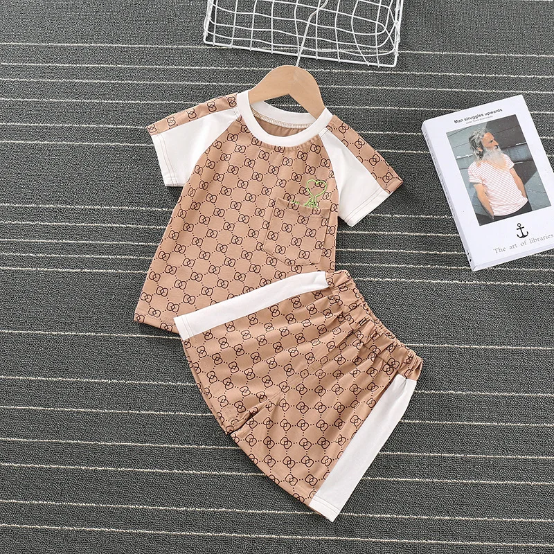 Детский спортивный костюм футболка с круглым вырезом и шорты