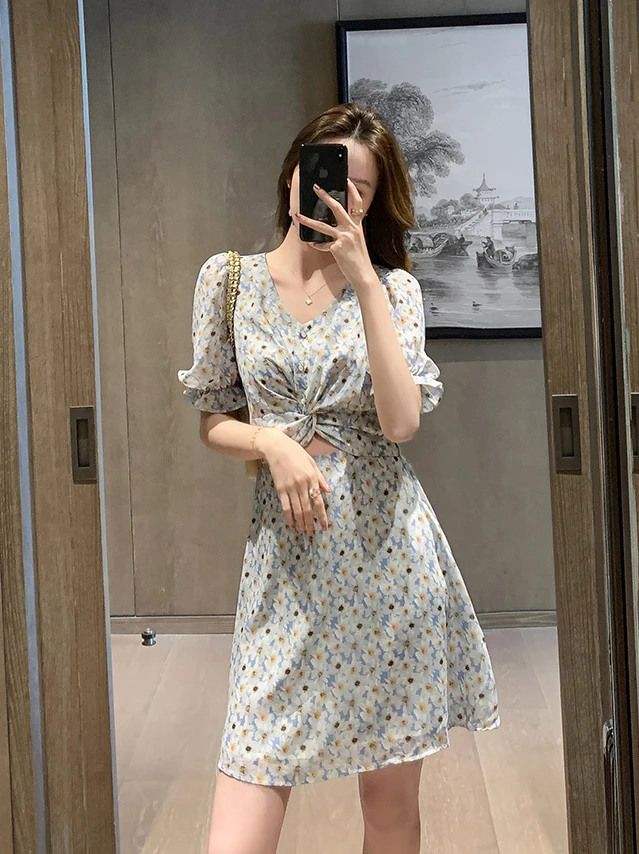 

Women 2021 Summer New Floral Chiffon Dress V-neck Slimming Navel Pleated Puff Sleeve Sweet Print Short Mini Dress Ladies Vestido