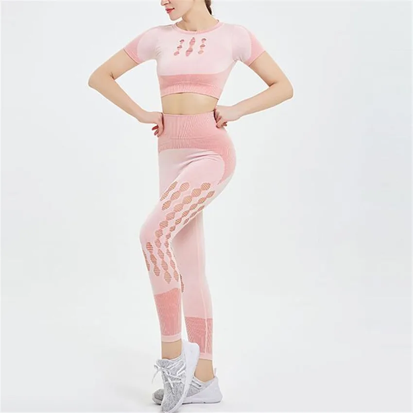 Женский бесшовный спортивный костюм с чашками пуш ап и коротким