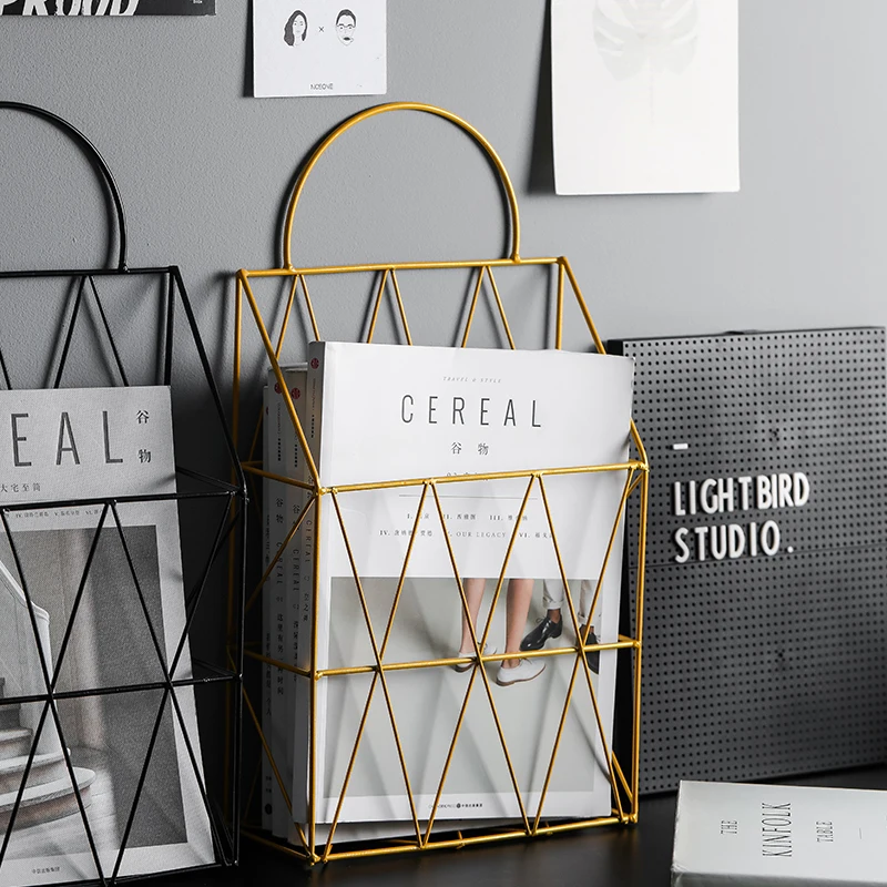 Металлический настенный стеллаж в скандинавском стиле для журналов и книг