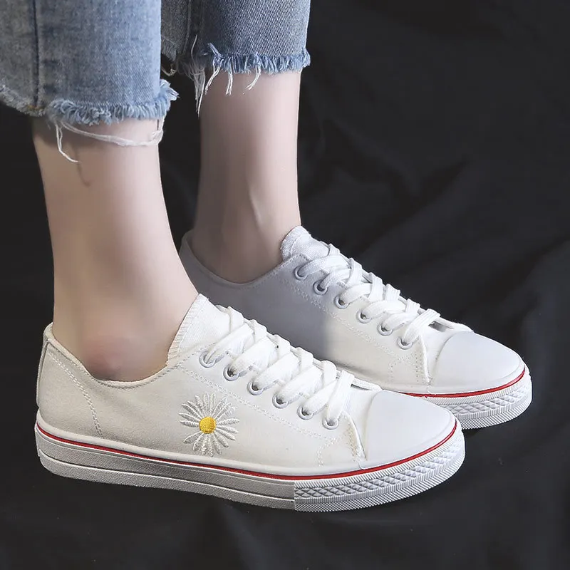 

Women Embroidered Daisy Canvas Sneakers Breathable Comfortable Running Sports Shoes Tenis Mujer Trainers Outdoor Walking Sneaker