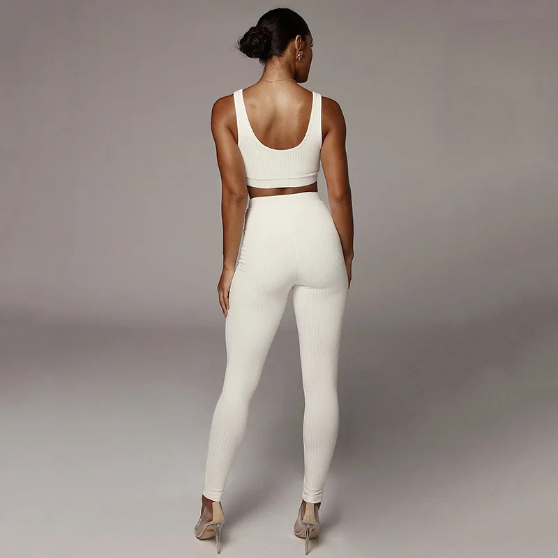 Женский спортивный костюм из двух предметов короткий топ без рукавов и леггинсы|