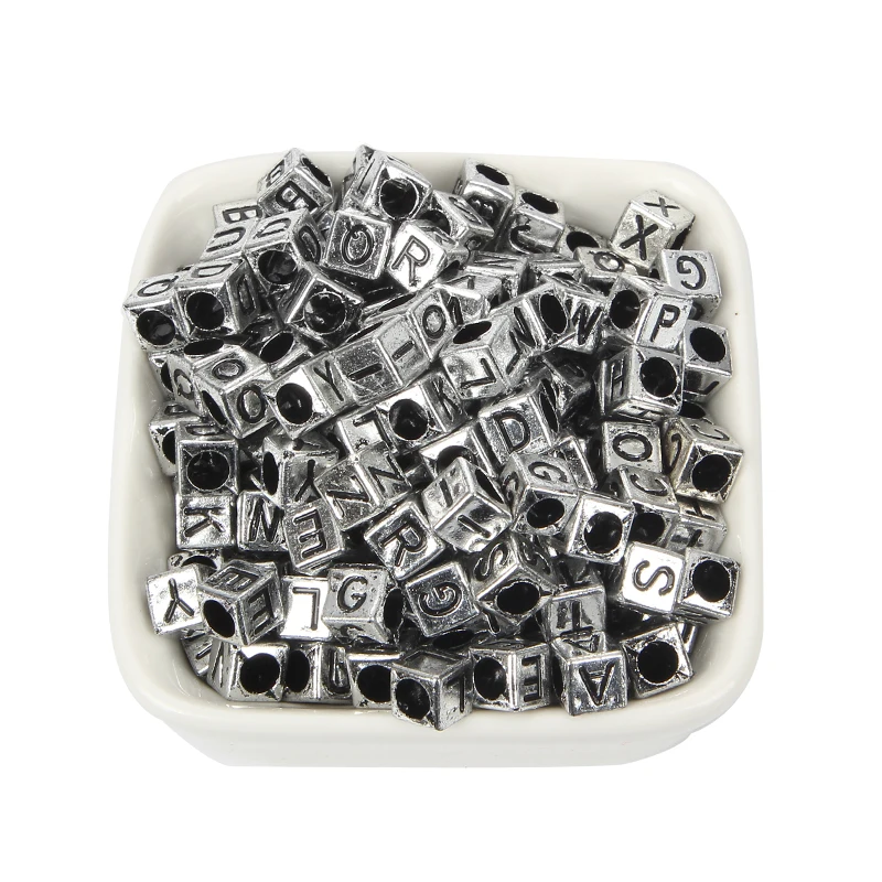 Акриловые бусины с разноцветными буквами 200 шт. 6 мм для ювелирных украшений