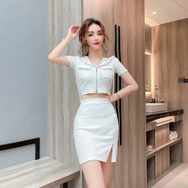 

2021 summer new fashion women's two-piece short-sleeved hooded zipper top with navel and zipper slit short skirt solid color cas