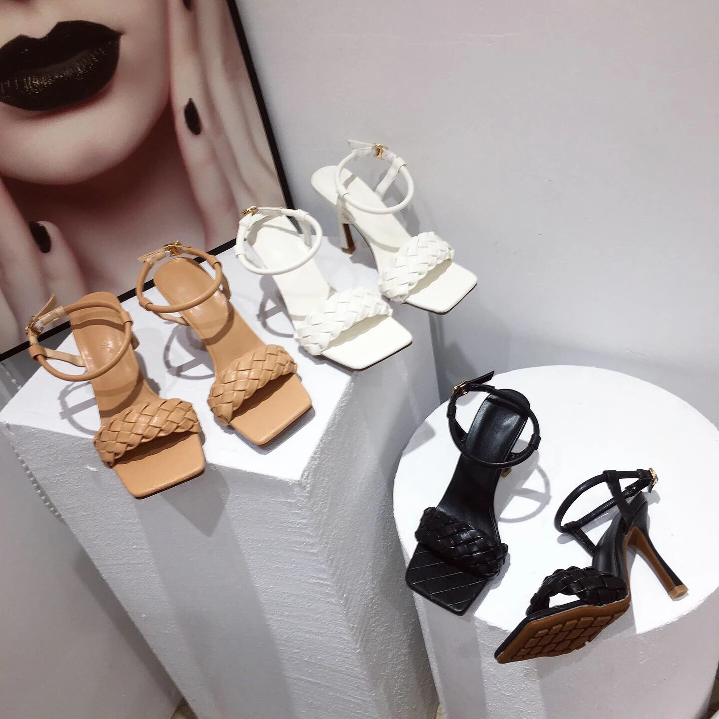 

Summer new women's shoes square toe open toe woven sandals fashion buckle high heels size 35-41