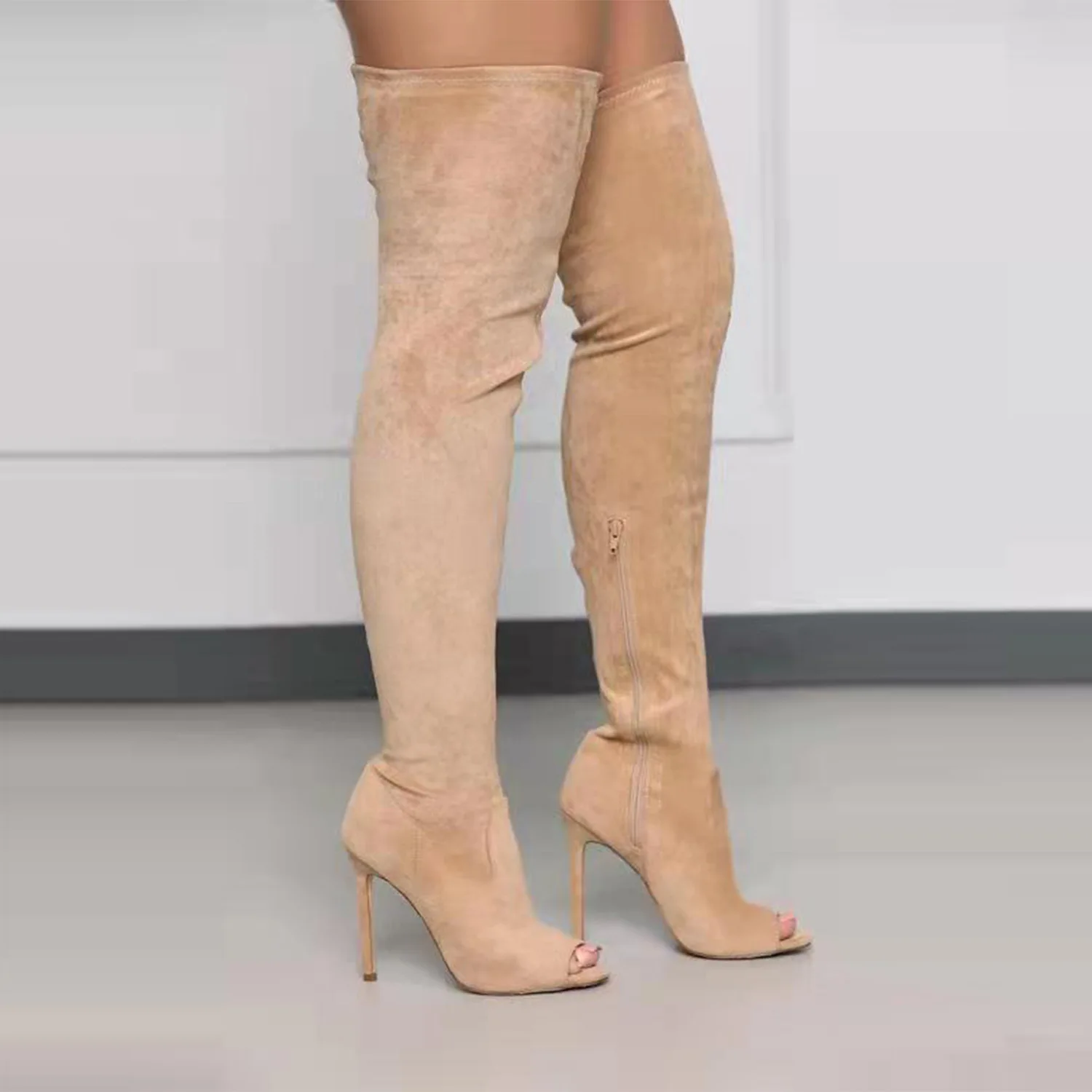 

Женские ботинки на высоком каблуке, на резиновой шпильке, с молнией