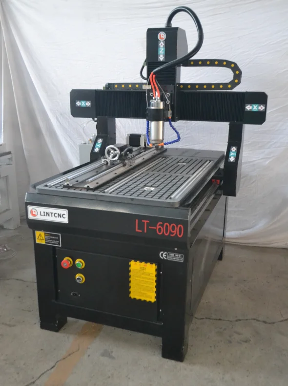 Маленький фрезерный станок с ЧПУ 6090 и вакуумным столом для МДФ алюминия