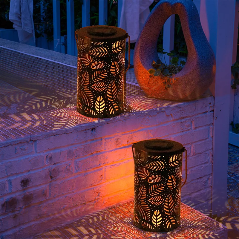 

1PCS Retro Solar Lantern Lights Outdoor Garden Hanging Lights Metal Leaf Pattern Lamp