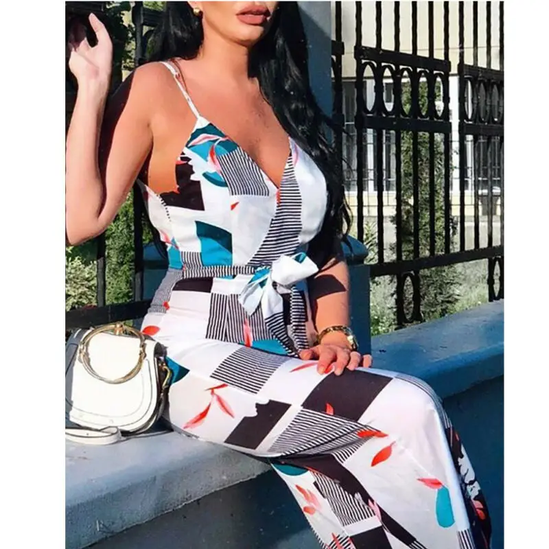 Женский полосатый комбинезон с геометрическим принтом и V образным вырезом