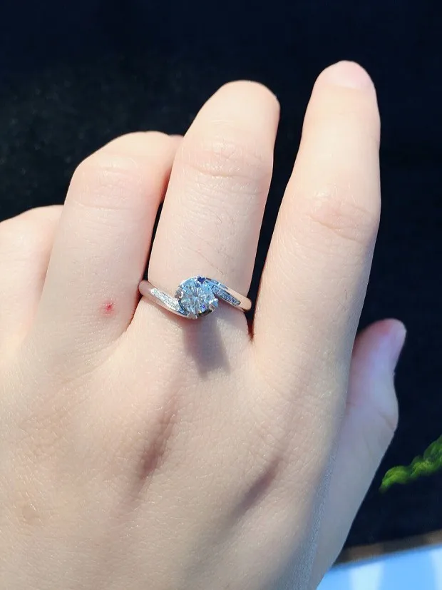 Рисунок 5 - Кольцо из чистого золота с натуральным бриллиантом