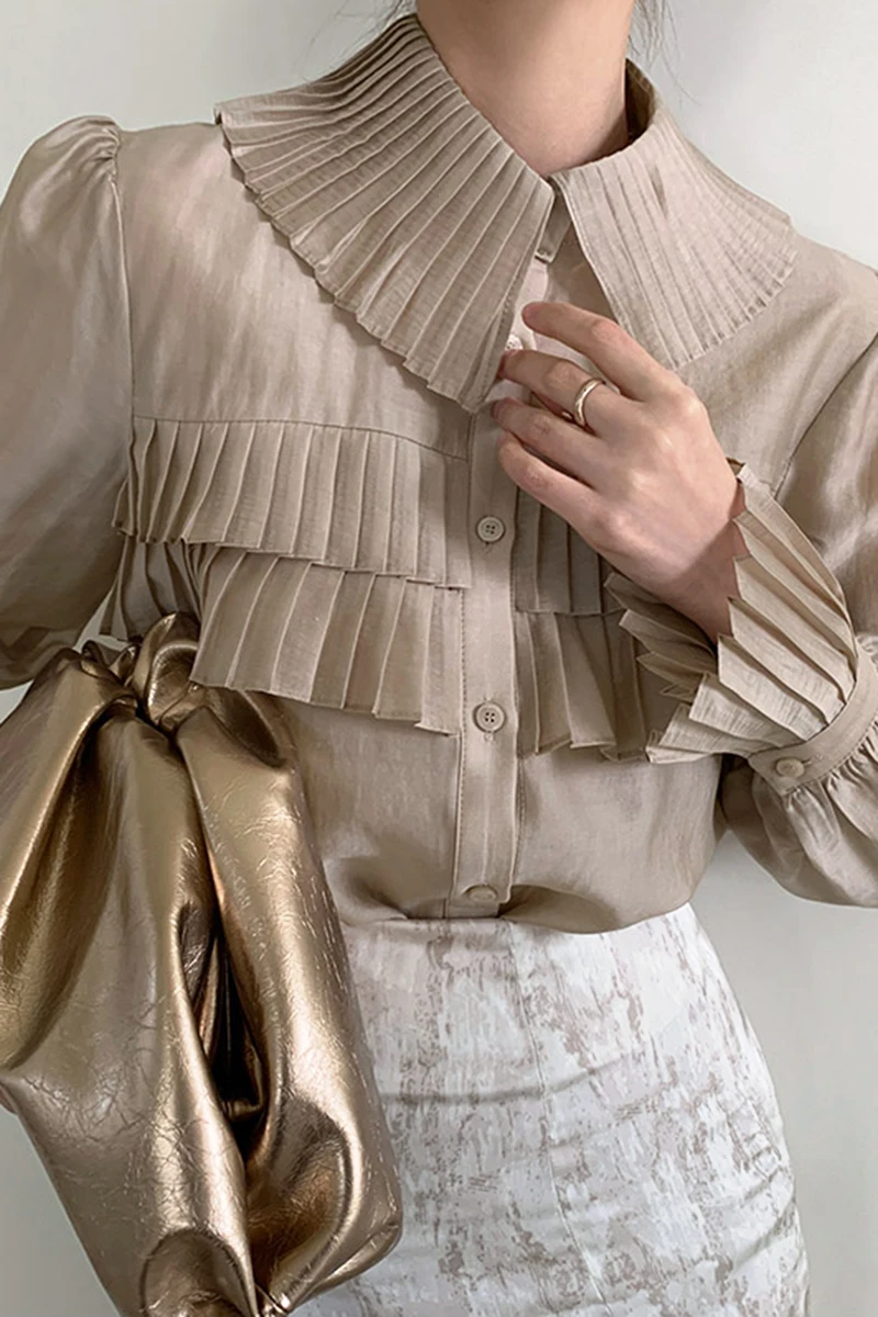 

Retro Chic Pleated Women Blouses Shirts 2021 New Spring Long Puff Sleeve Turn Down Collar Bottoming Tops Female Blusas Fashion