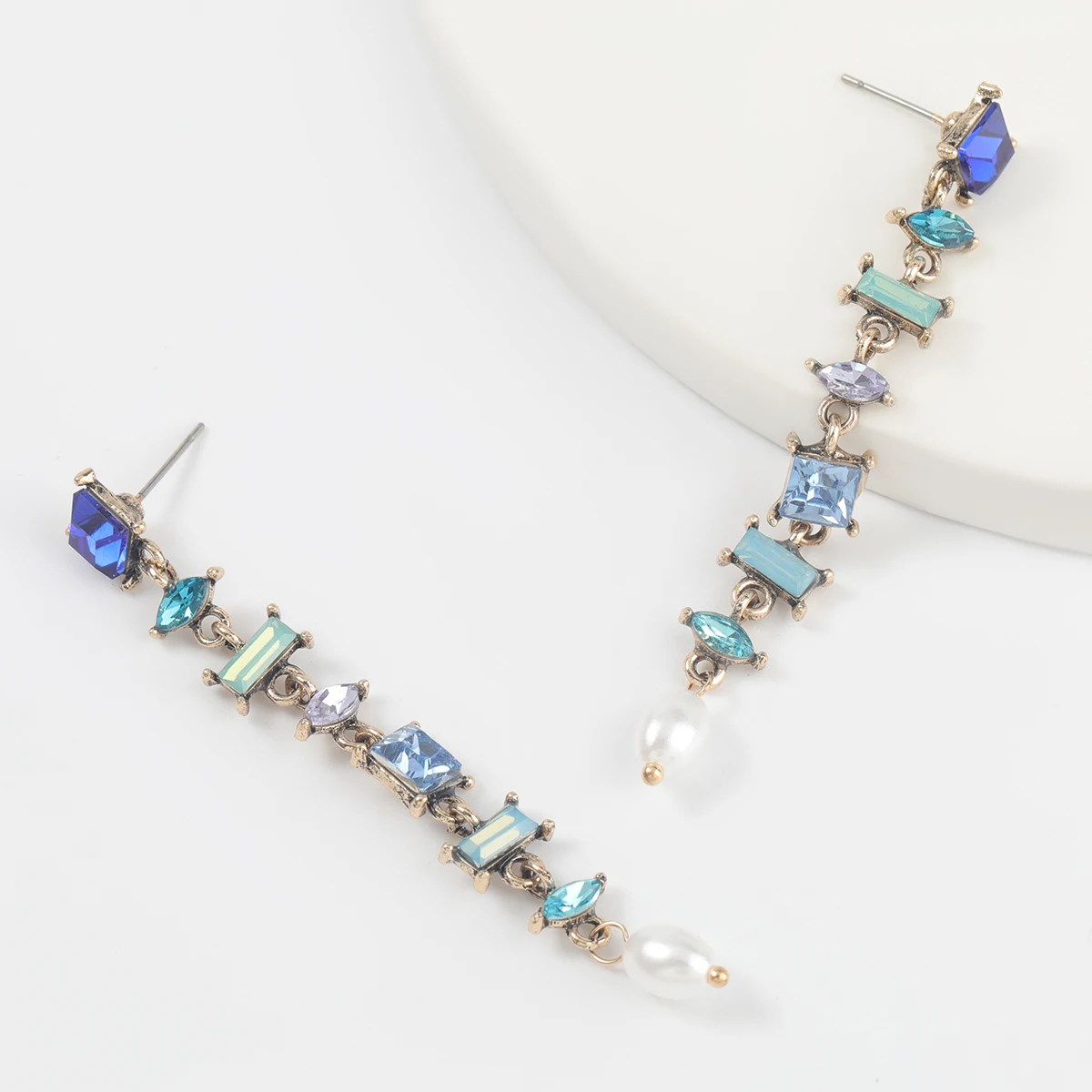 

Korean Metal Rhinestone Imitation Pearl Geometric Long Earrings Home Party Simple Dangle Earrings Women's Statement Earrings