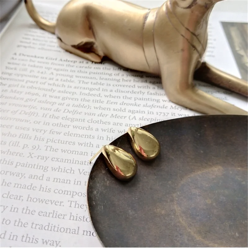 

Oval Shaped Golden Earrings Simple Metal Vintage Earrings For Women Fashion Jewelry Girls Earring 2020
