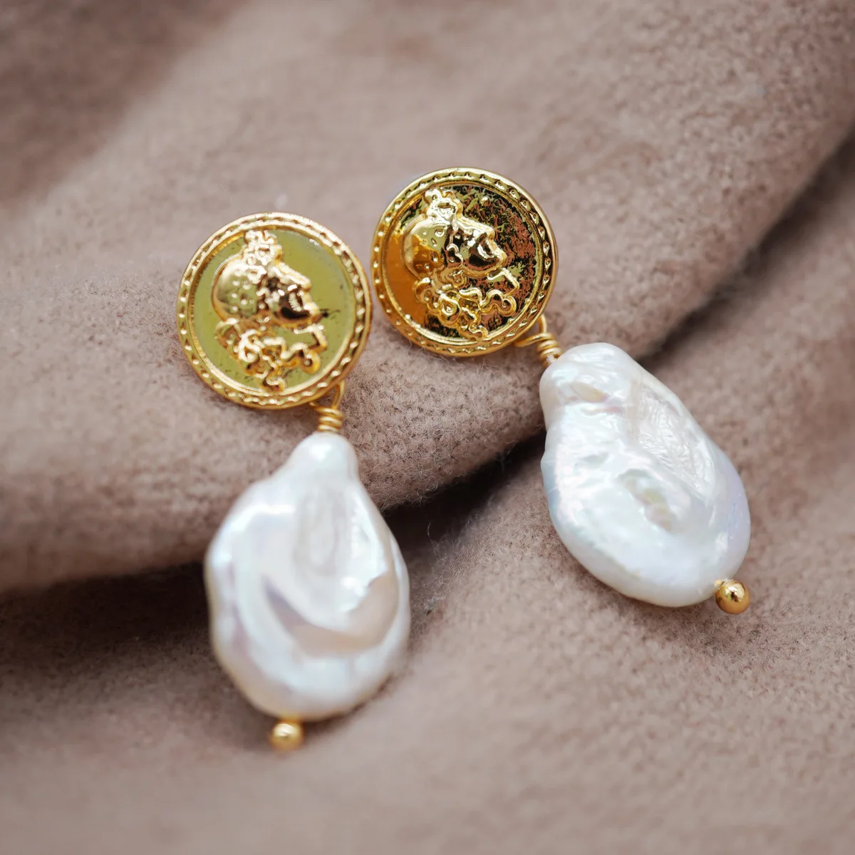 

Coin embossed gold plated genuine baroque pearl earrings drop