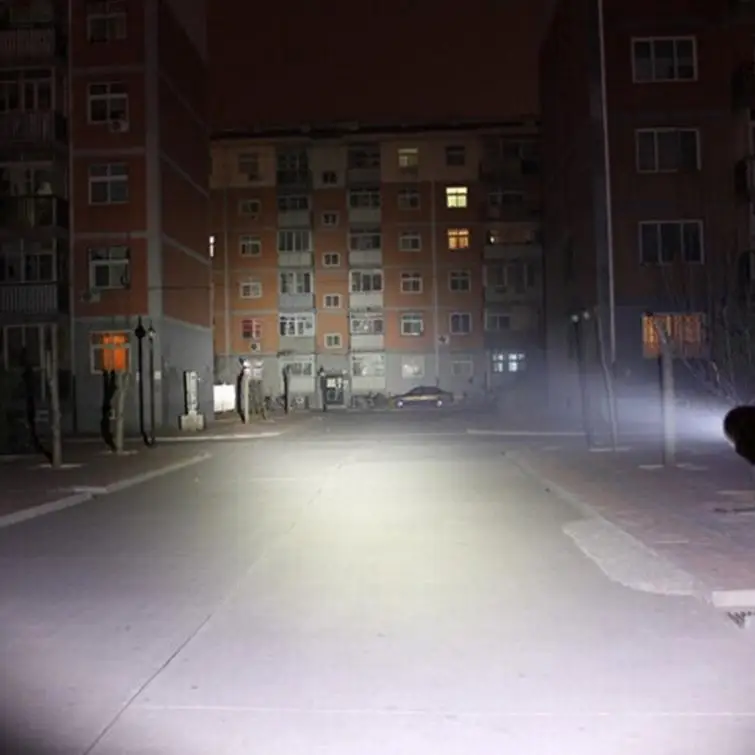 

Waterproof 4000 Lumens XHP70.2 LED Black Underwater 100M Diving Flashlight with 4 Modes Light for Professional Diving