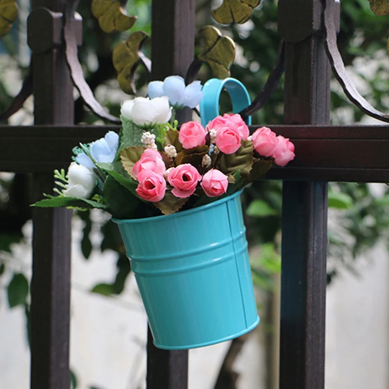 

Hanging Pots Metal Flower Bucket Balcony Garden Plant Planter Baskets Holders with Detachable Hook 9.5CM*10CM*8CM