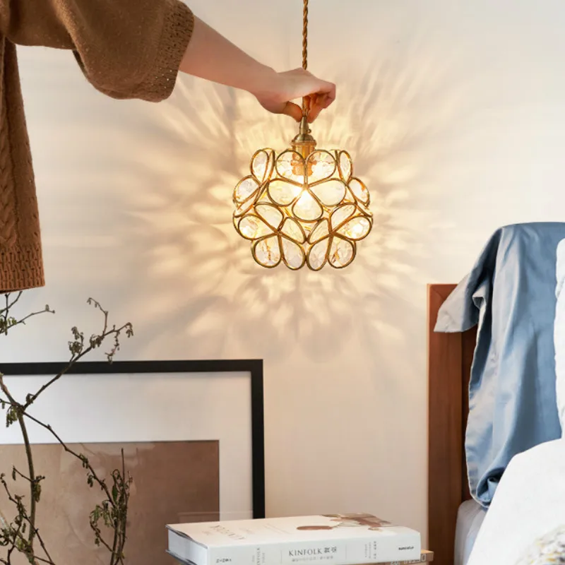 

Японская стеклянная лампа ручной работы в скандинавском стиле, теплый подвесной светильник в виде лепестков для спальни, прикроватного сто...
