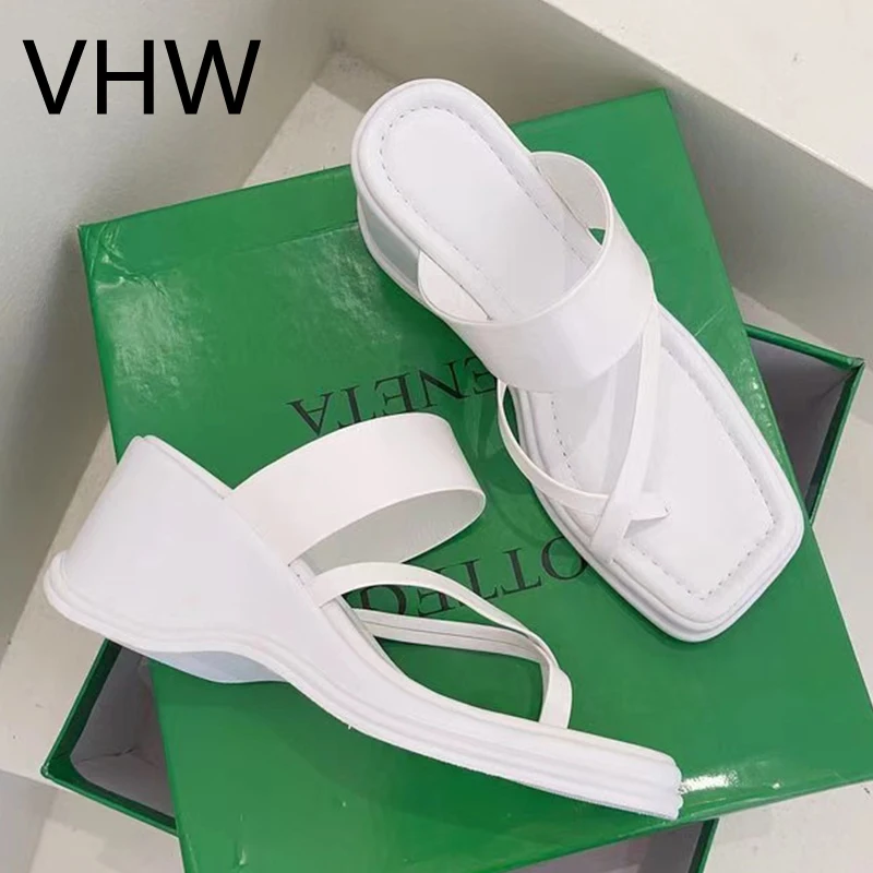 

Women Sandals 2021 Summer Fashion Square Separated Toe Slippers Mid Heels Sandals Women Summer Beach Flip Flops