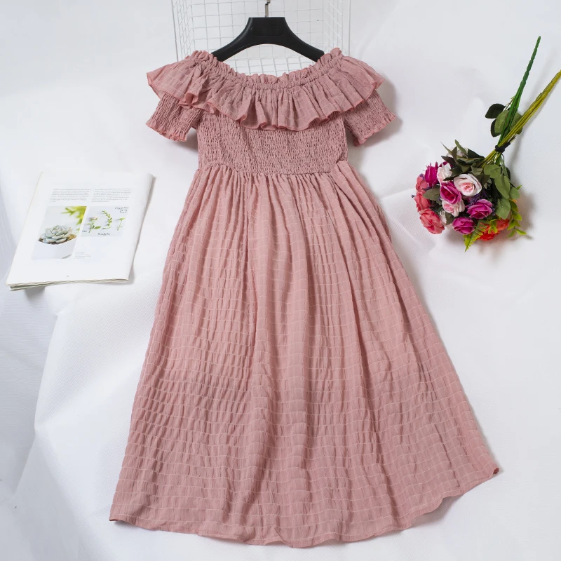 Элегантное женское летнее платье с вырезом лодочкой и расклешенными рукавами