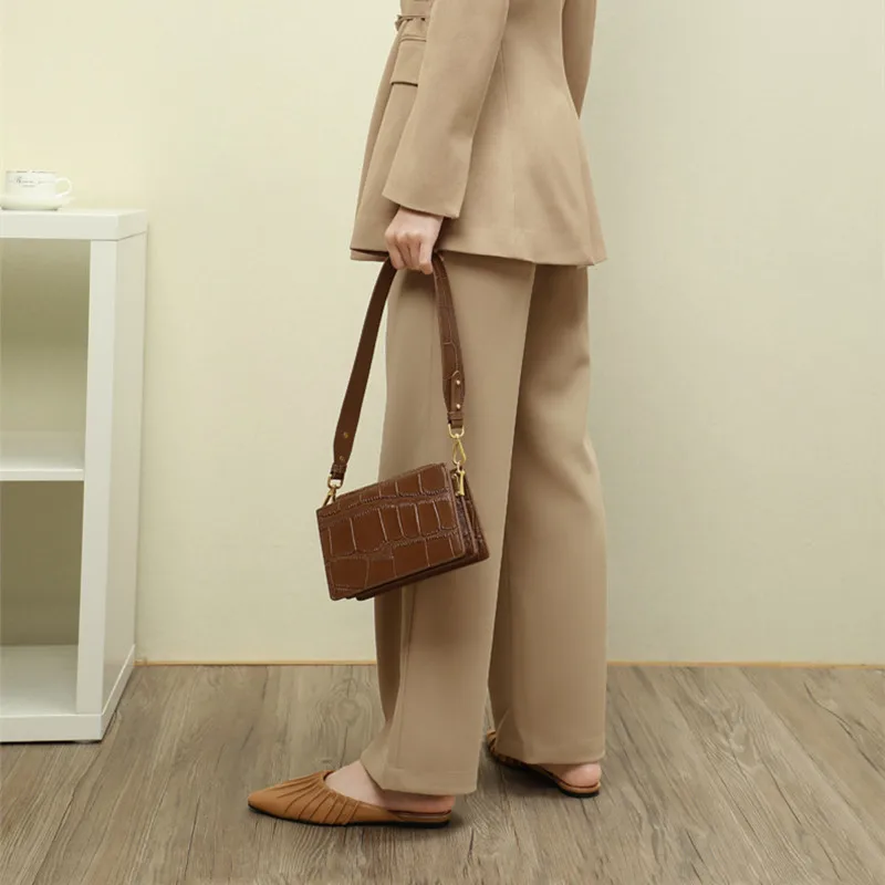 

Natural Cowhide Leather Crocodile-Pattern Small Square Bag Fashion Solid Color One Shoulder Messenger Bag For Women