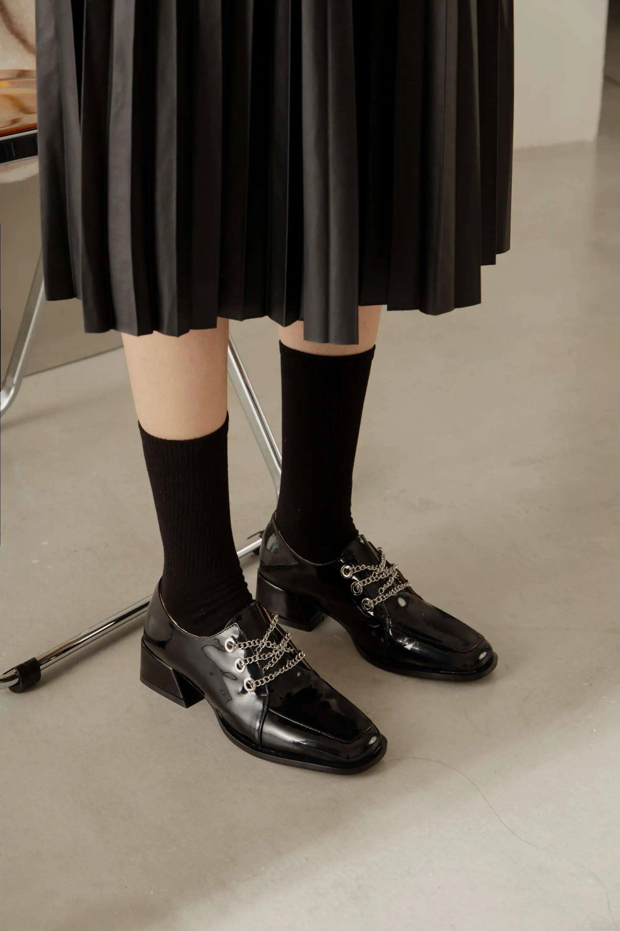 

Krazing Pot popular style full grain leather chains coolest european designer square toe thick med heel slip on women pumps L21