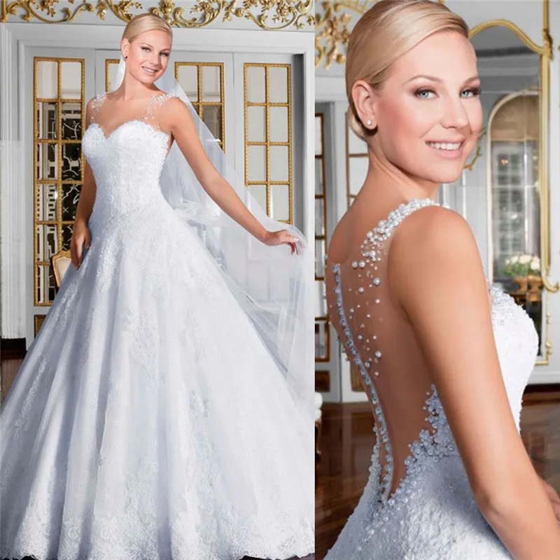 

Scoop Neck Tulle Lace Appliques Luxurious Beaded Pearls Wedding Dresses Buttons Back Bridal Gowns 2021 Robe De Mariage