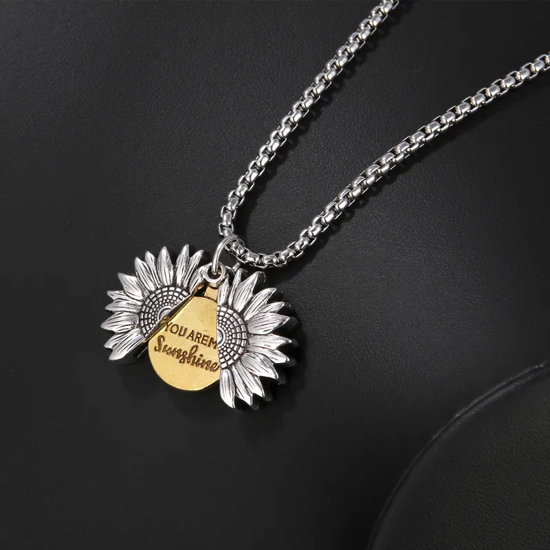 

Small Daisy Necklace Male Trendy Star With The Same Paragraph Sunflower Cold Wind Hip-Hop Chrysanthemum Long Two-Color Pendant