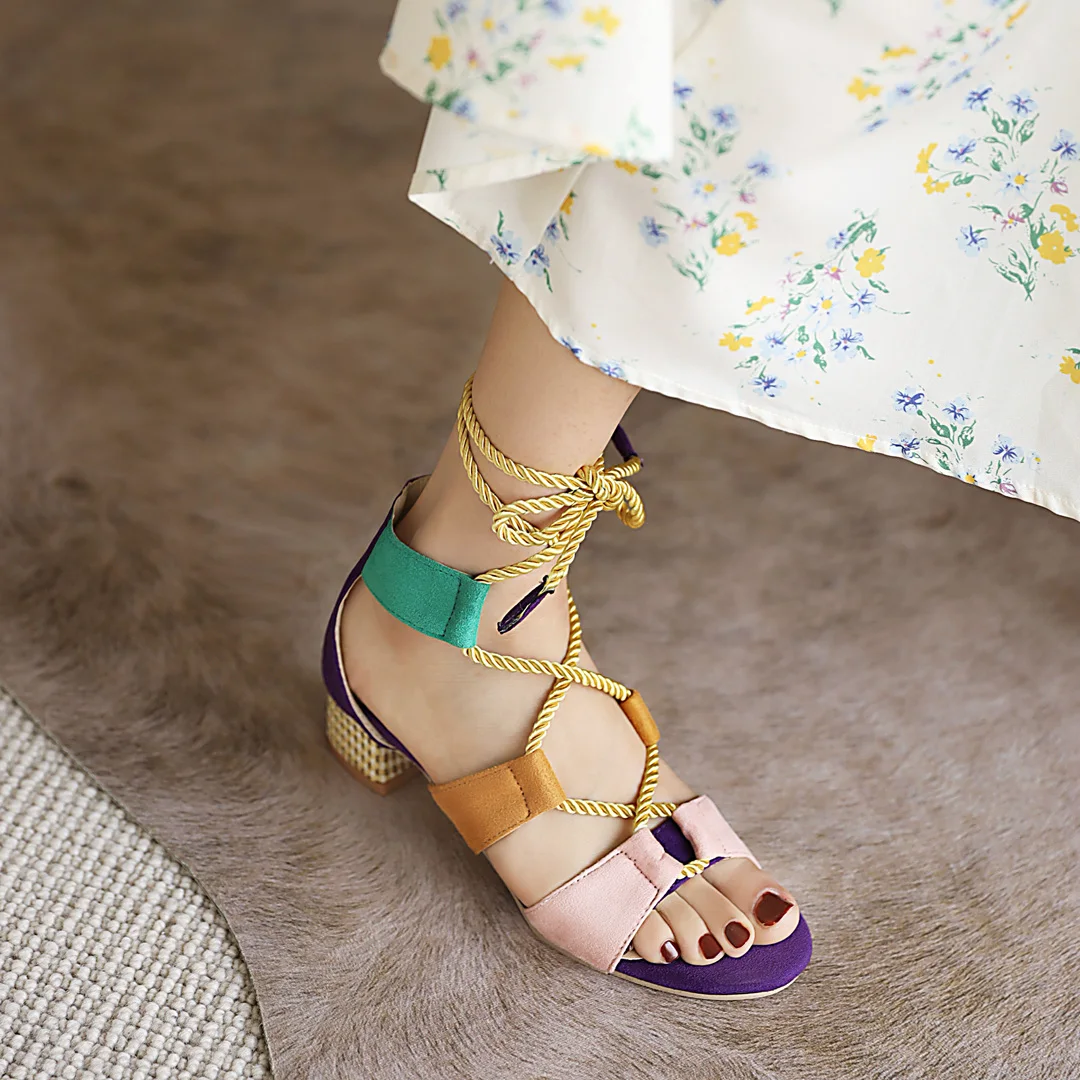 Женские босоножки на плоской подошве однотонные из флока с перекрестными