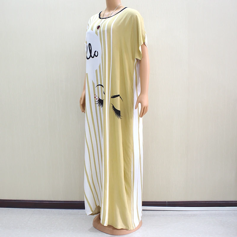 Женское длинное платье в полоску с коротким рукавом и круглым вырезом