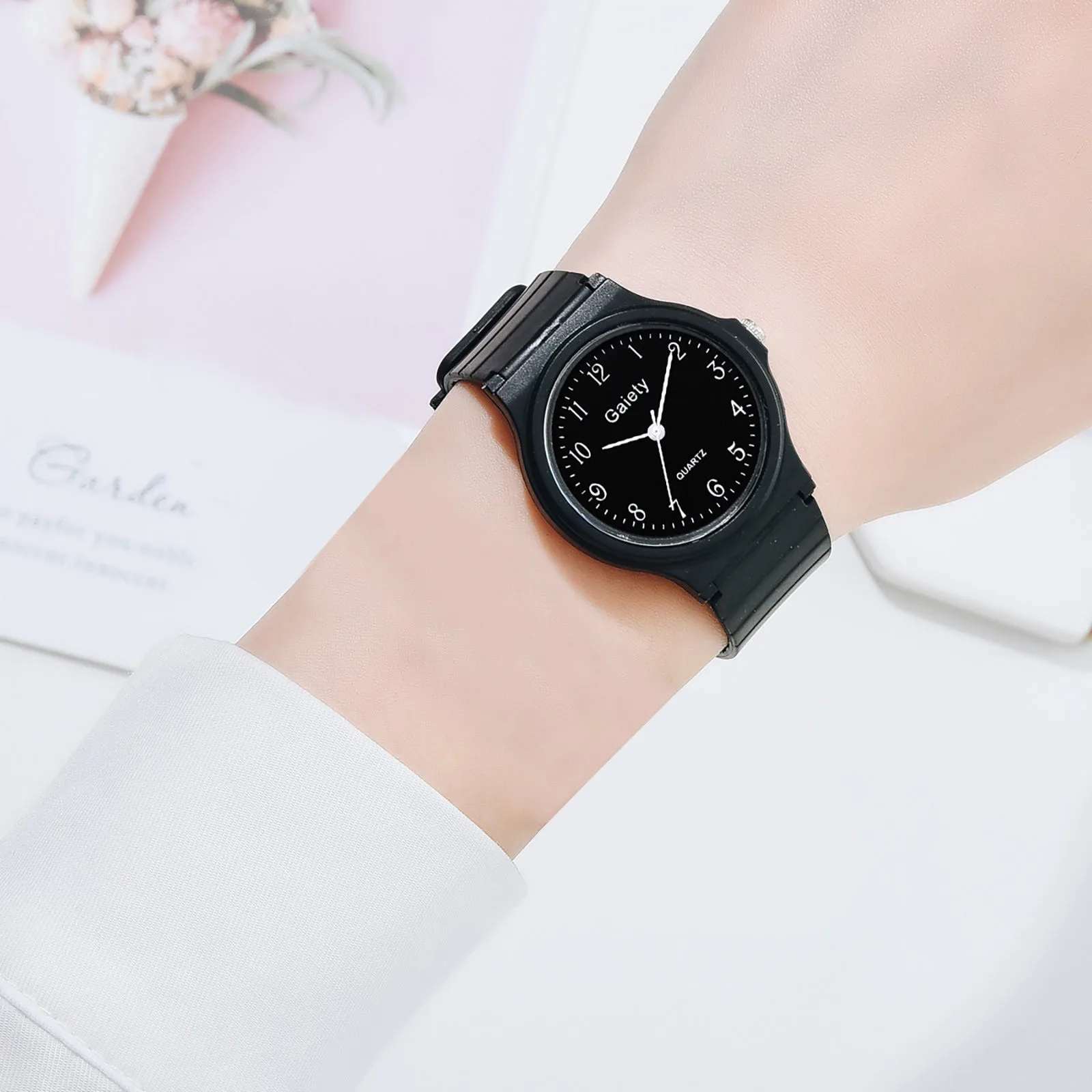 

Men Watches 2021 Luxury Silicone Strap Fashionable Quartz Watch Ladies Gifts Casual Style Holiday F5