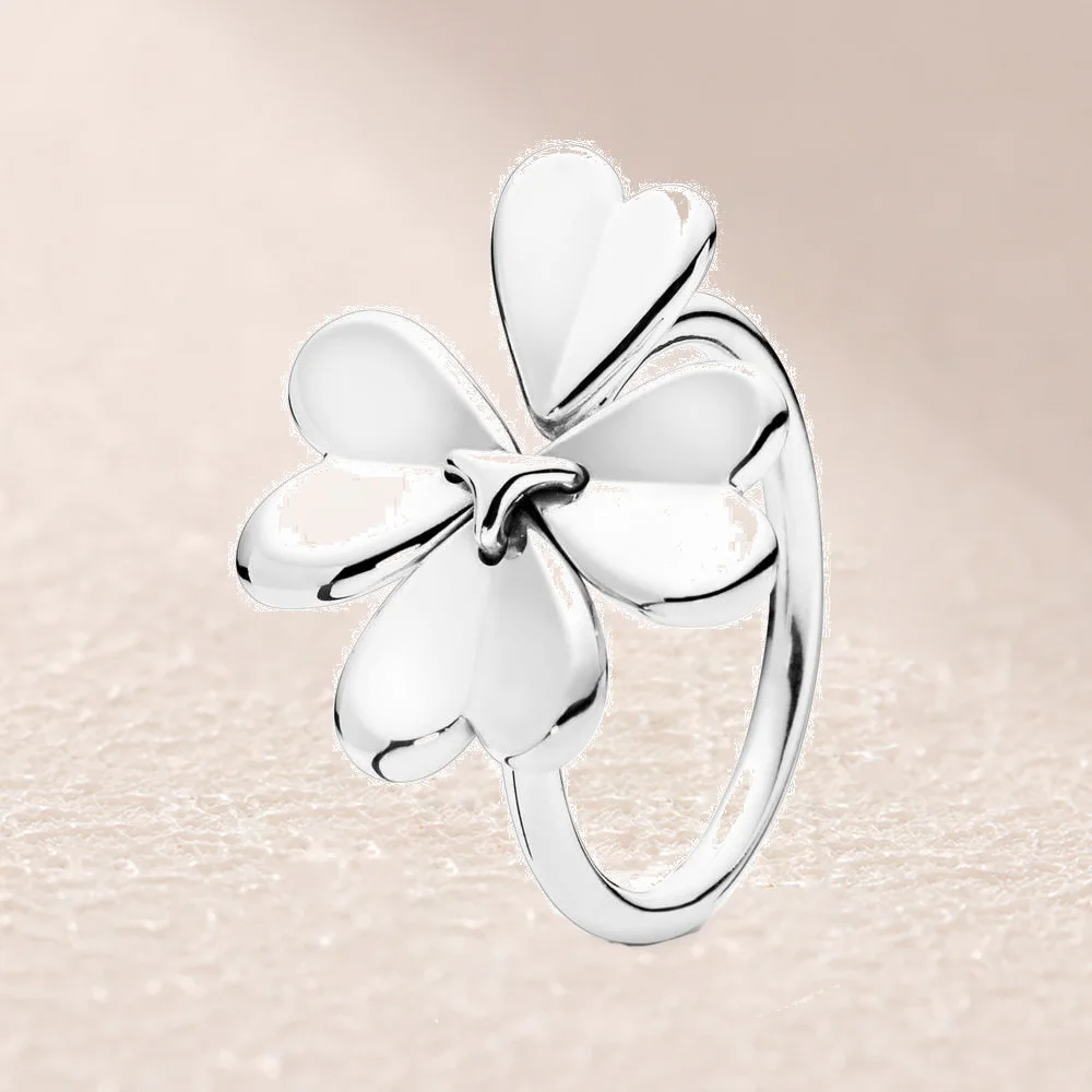 

197949 Moving Clover Ring