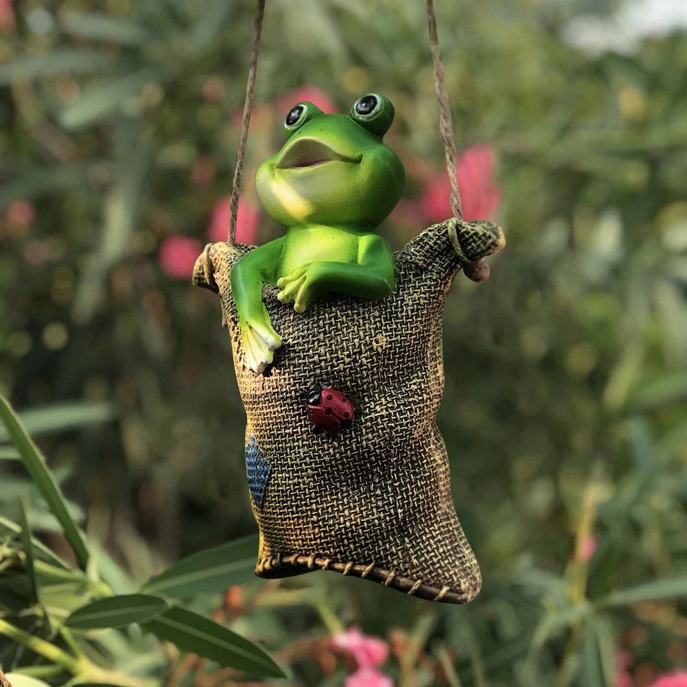 

Hanging Tree Dog Frog Statue Outdoor Gardening Miniature Statue Model Hanging Tree Animal Sculpture Outdoor Craft