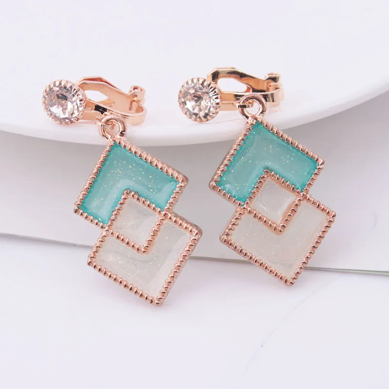 Женские серьги клипсы для ушей без проколов клипса геометрической формы модные