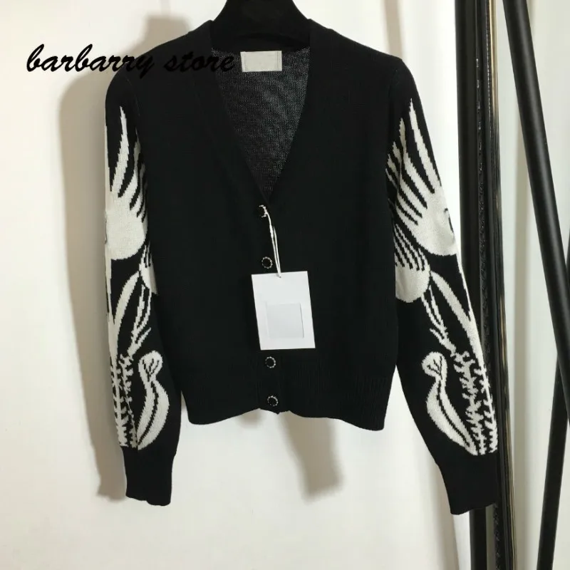 

2021 luxurious design pearl color matching fashion women's cardigan temperament V-neck single breasted knitted long sleeve coat