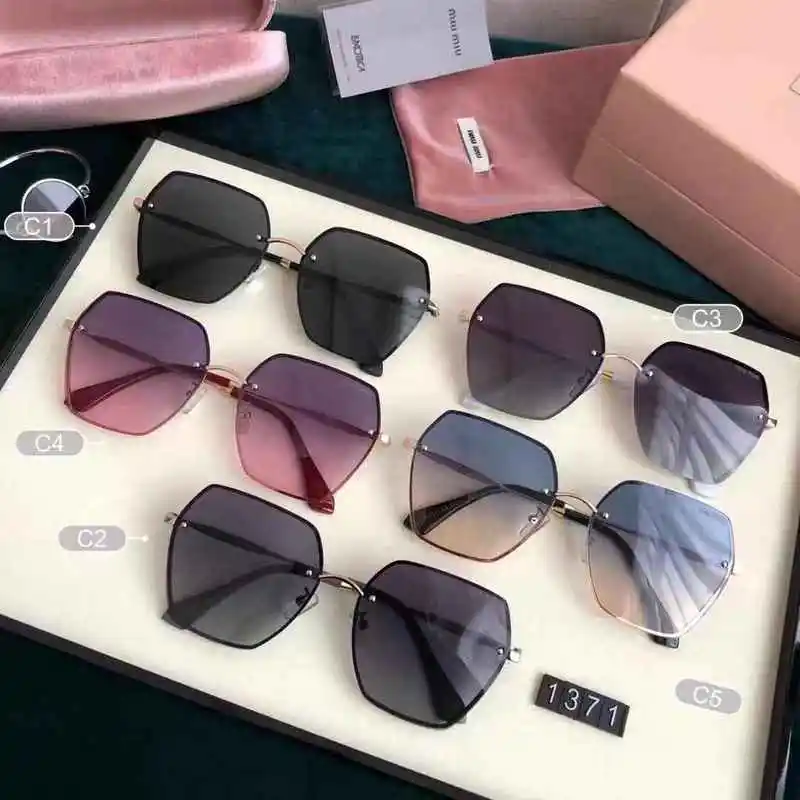 

NEW Fashion Sunglasses Women Brand Designer Mirror Retro Sun Glasses For Women Luxury Vintage Sunglasses Female Black Oculos