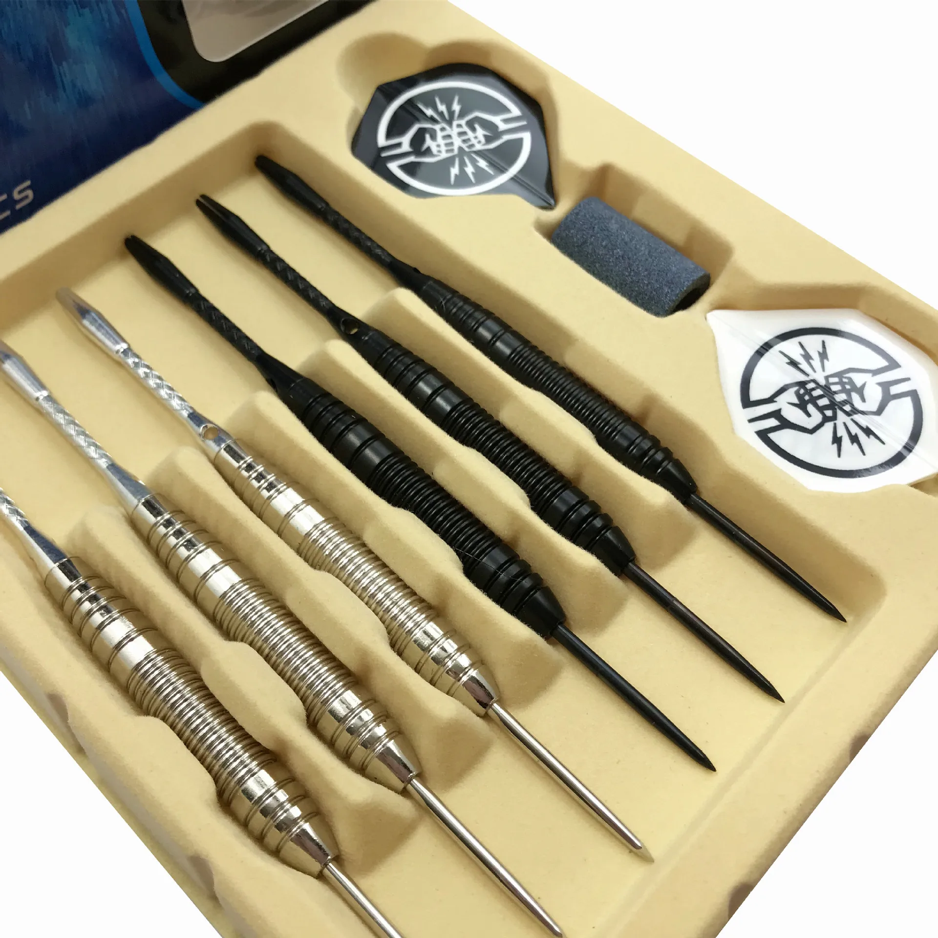 

12pcs/set of Professional Steel Tip Darts Set 22g Hard Tungsten Steel Pin Darts Bar Game Game Darts Set