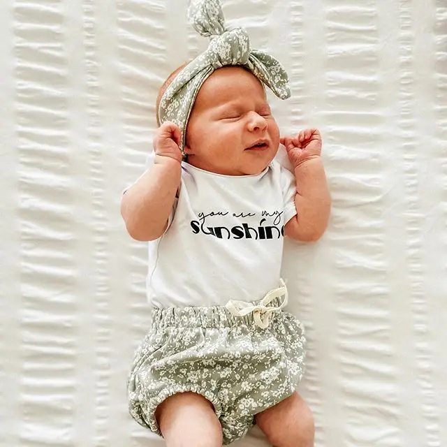 

Новые 3 шт/комплект девочки-Младенцы солнечные наряды летние шорты комбинезон с длинными рукавами + шорты + Бант Головные уборы набор