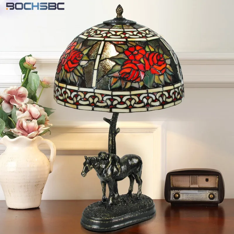 

BOCHSBC Tiffany Style Table Lamp Stained Glass Play Boy Hourse Resin Frame Desk Light Classical Handcraft Colorful Decor