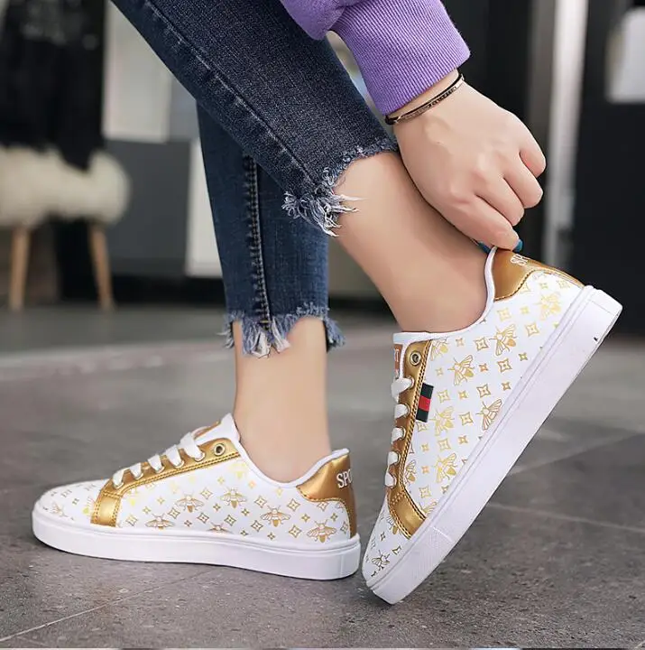 

2021 Brand Classics Skateboarding Shoes Men White Shoes Men Sneakers Soft Breathable Lace Up Brand Sport Shoes Men Leather Flats