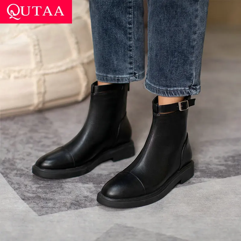 

QUTAA/2022 г. Осенне-зимние ботильоны женская обувь из натуральной кожи с круглым носком короткие ботинки на молнии на низком квадратном каблуке...