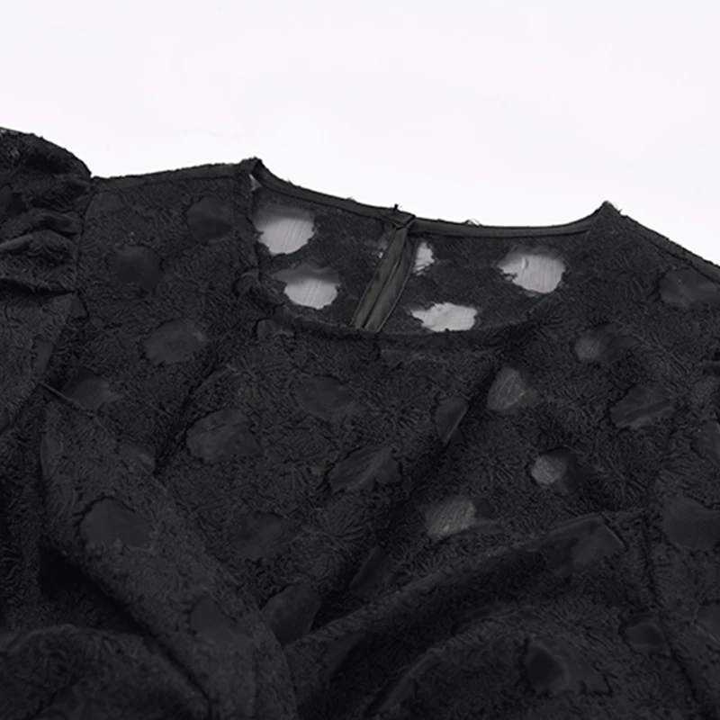 

[EAM] Women Black Lace Pleated Hollow Out Dress New Round Neck Short Sleeve Loose Fit Fashion Tide Spring Summer 2021 1DD6676