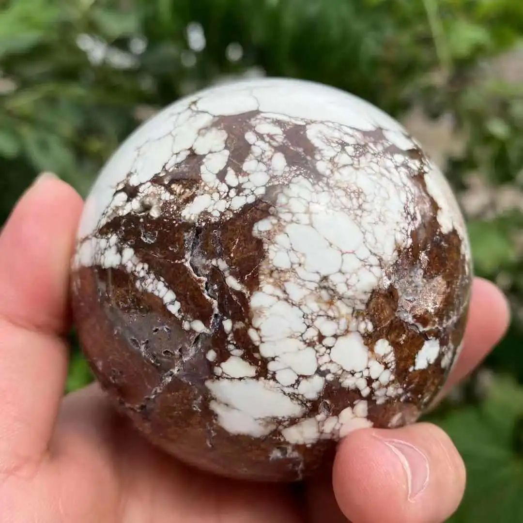 

Natural beautiful magnesite crystal ball, natural healing crystal family gift