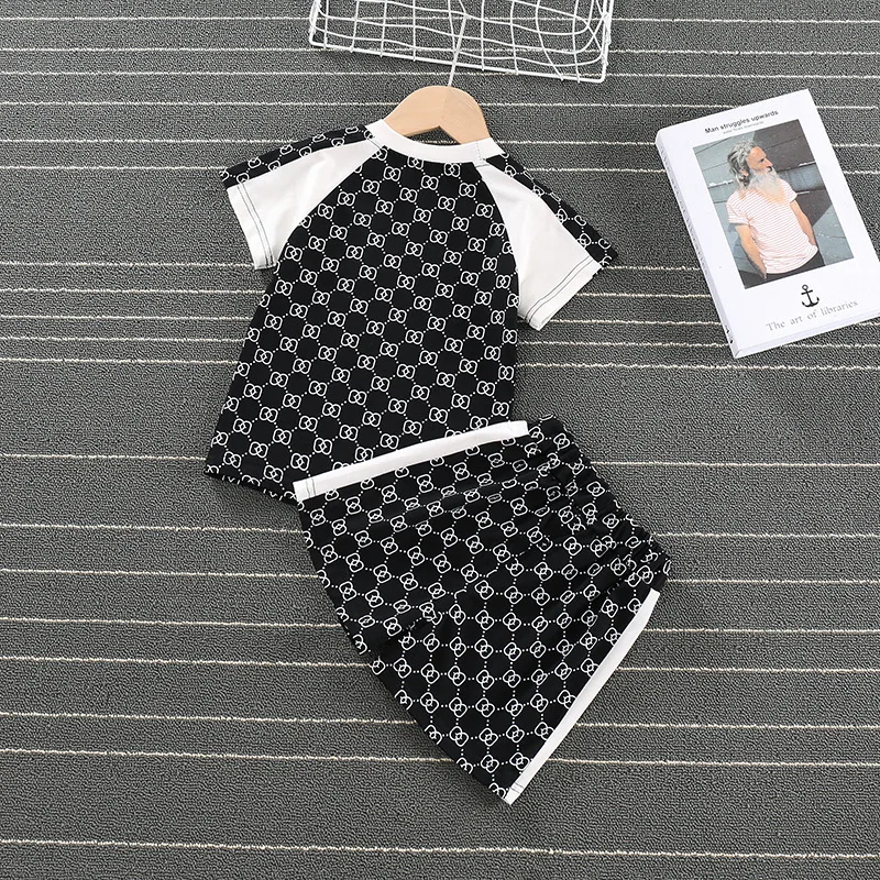 Детский спортивный костюм футболка с круглым вырезом и шорты