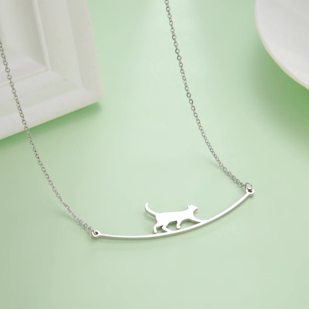 

Cazador Cute Walking Cat Pendant Chain Necklaces Stainless Steel Jewelry Simple Cat Curved Choker Necklaces Women Party Wedding