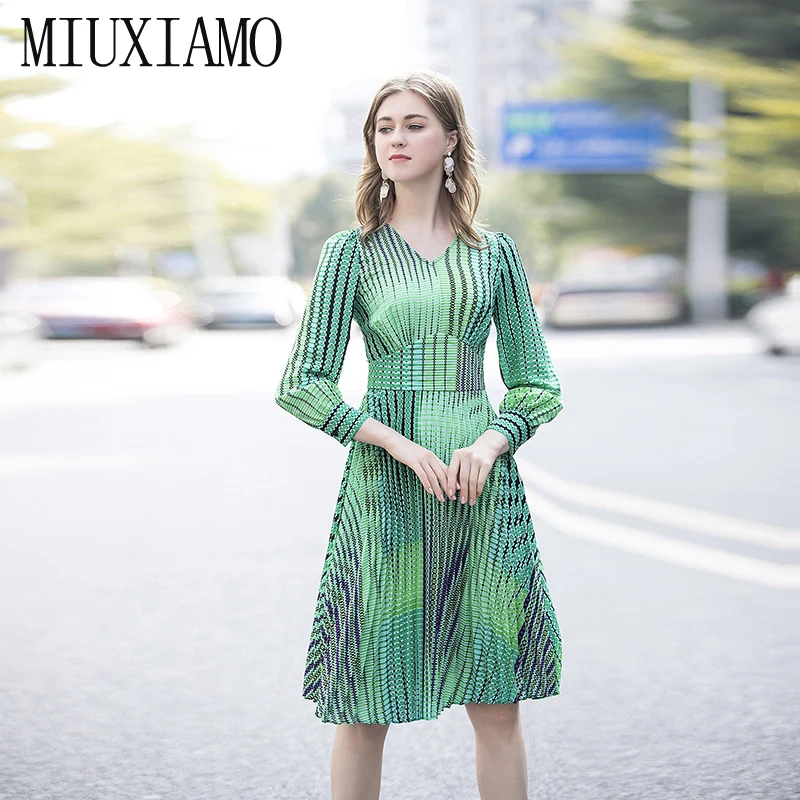 

MIUXIMAO высококачественное весеннее платье 2020 роскошное платье с длинным рукавом и v-образным вырезом тонкое Элегантное повседневное милое пл...