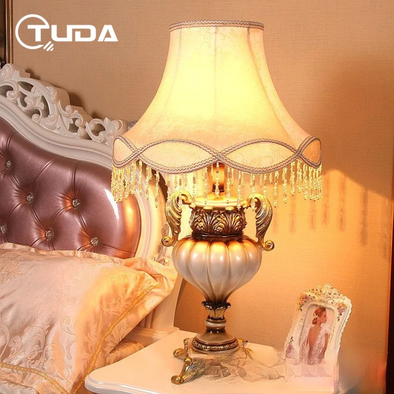 TUDA Европейская креативная скульптура полимерная Настольная лампа для спальни