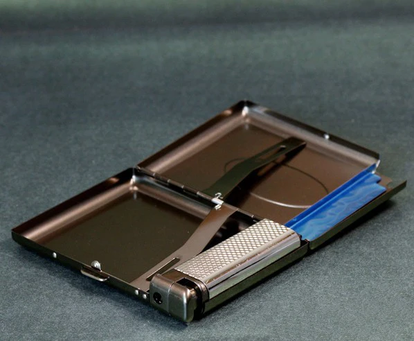 (20 сигарет) Мужская Винтаж металлическая сигаретная чехол с бутан газовой