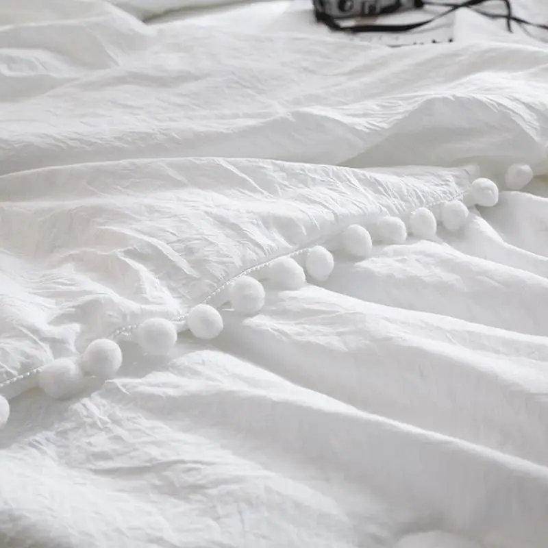 35 летние Стёганое одеяло однотонные Цвет кондиционер с белыми помпонами тонкий